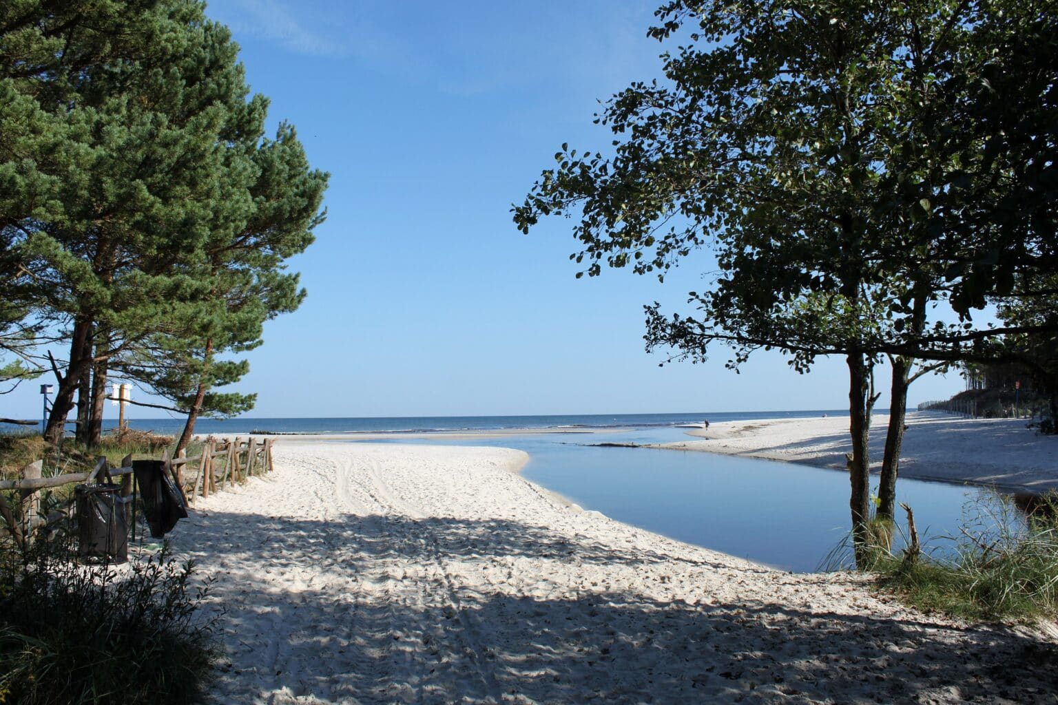 2880px Ujscie rzeki Piasnicy na plazy w Debkach 7